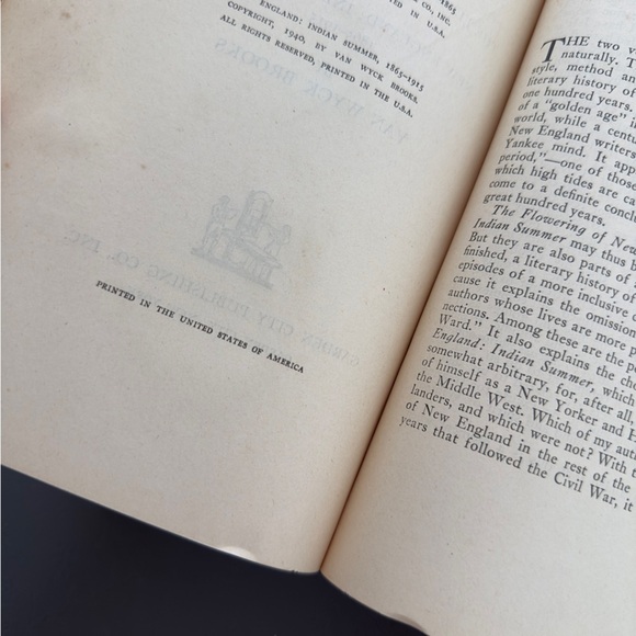 Literature in New England Vintage Red Hardcover Book Van Wyck Brooks 1944 USA - Picture 9 of 14